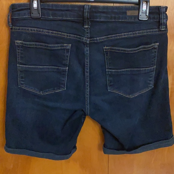 Kut from the Kloth Catherine Bermuda Short - Picture 3 of 5